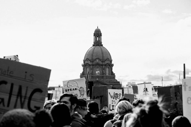 Towards a socio-ecological transformation of the economy